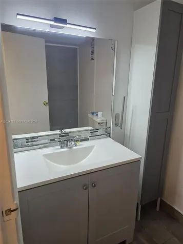 17901 NW 68th Avenue Hialeah FL 33015