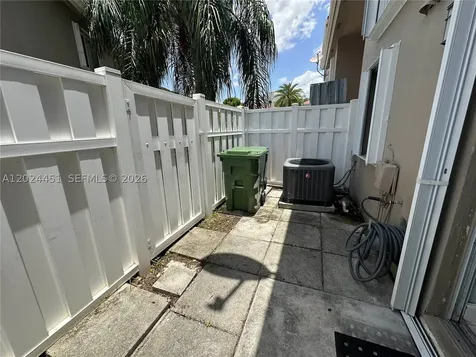 143 Riviera Circle Weston FL 33326