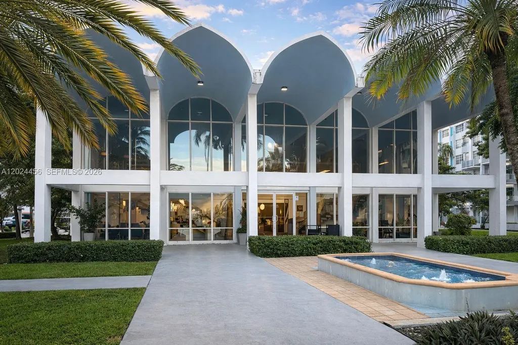 484 NW 165th St Road Miami FL 33169