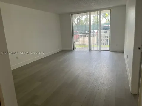 484 NW 165th St Road Miami FL 33169