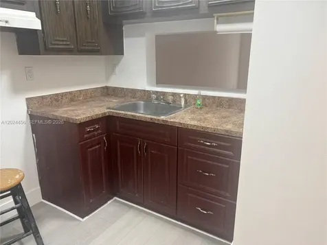 484 NW 165th St Road Miami FL 33169