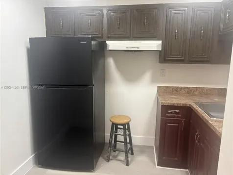 484 NW 165th St Road Miami FL 33169