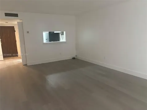 484 NW 165th St Road Miami FL 33169