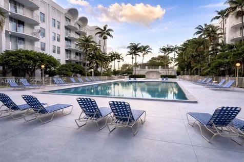 484 NW 165th St Road Miami FL 33169
