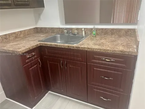 484 NW 165th St Road Miami FL 33169
