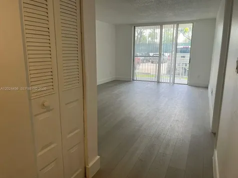 484 NW 165th St Road Miami FL 33169