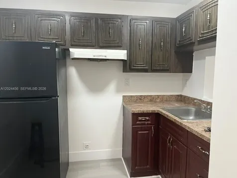 484 NW 165th St Road Miami FL 33169