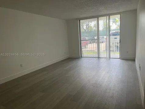 484 NW 165th St Road Miami FL 33169