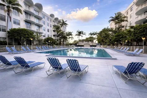 484 NW 165th St Road Miami FL 33169