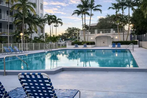 484 NW 165th St Road Miami FL 33169