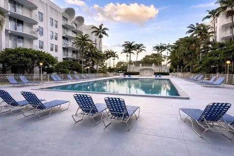 484 NW 165th St Road Miami FL 33169