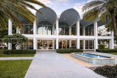 484 NW 165th St Road Miami FL 33169