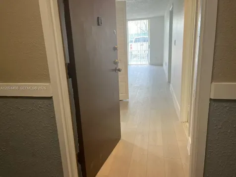 484 NW 165th St Road Miami FL 33169