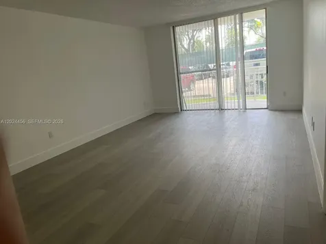 484 NW 165th St Road Miami FL 33169