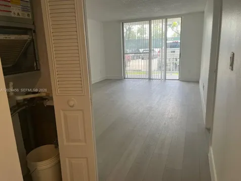 484 NW 165th St Road Miami FL 33169