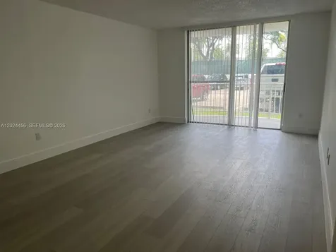 484 NW 165th St Road Miami FL 33169