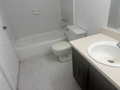 484 NW 165th St Road Miami FL 33169