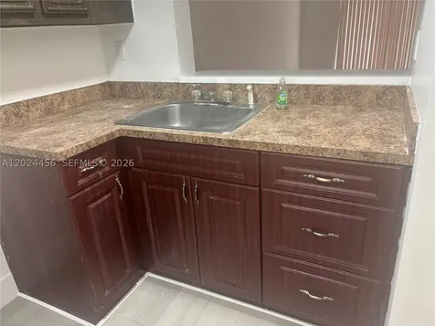 484 NW 165th St Road Miami FL 33169