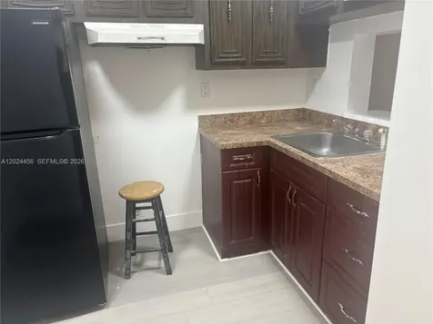 484 NW 165th St Road Miami FL 33169