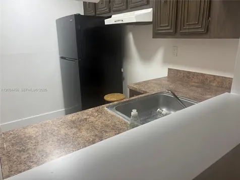 484 NW 165th St Road Miami FL 33169