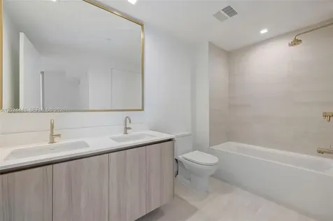 77 SE 5th Street Miami FL 33131