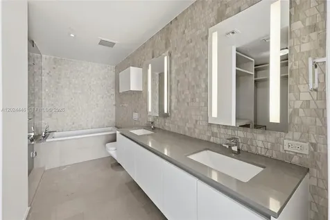 88 SW 7th Street Miami FL 33130