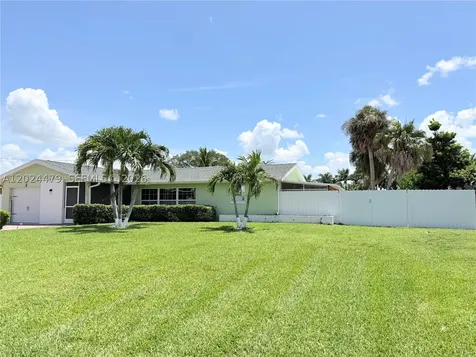 2212 Club House Road North Fort Myers FL 33917