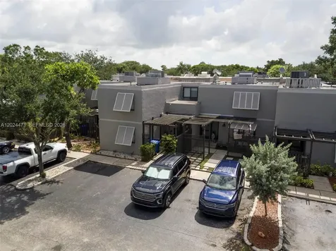 1461 NW 113th Avenue Pembroke Pines FL 33026