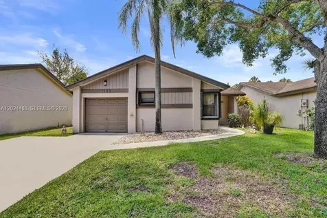 2266 Seagrape Circle Coconut Creek FL 33066