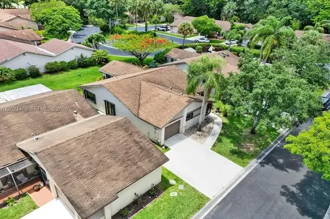 2266 Seagrape Circle Coconut Creek FL 33066