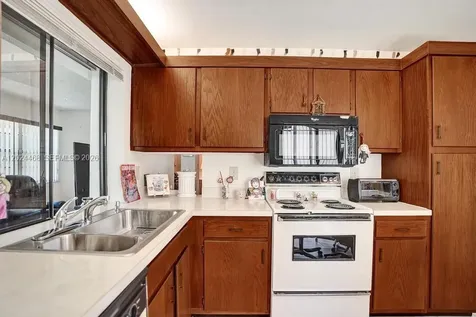 2266 Seagrape Circle Coconut Creek FL 33066