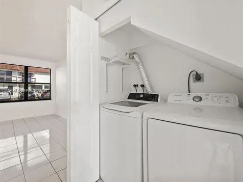 5437 W 21st Avenue Hialeah FL 33016