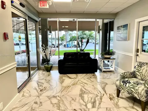 5 Bluebill Naples FL 34108
