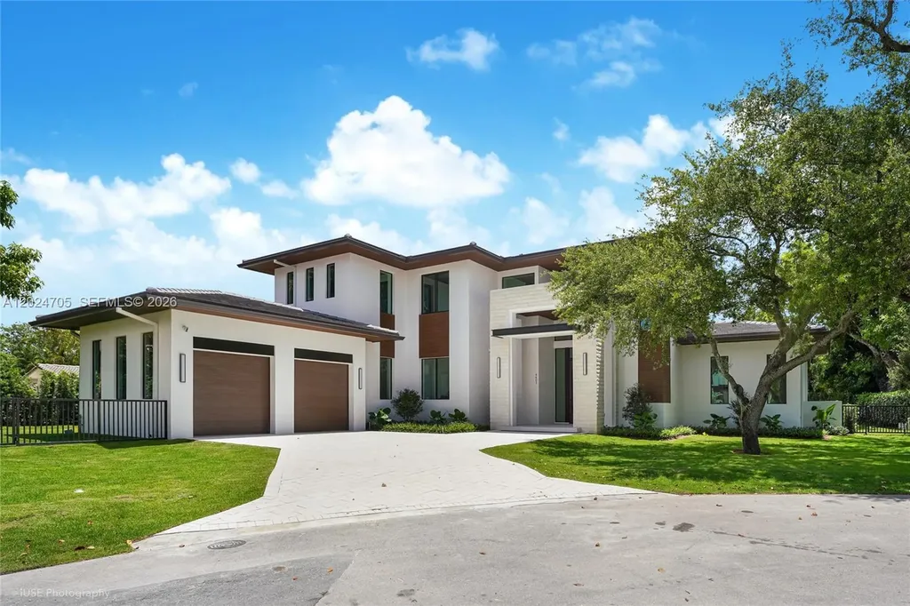 9405 SW 72nd Court Pinecrest FL 33156