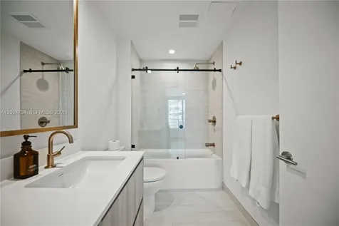 77 SE 5th Street Miami FL 33131