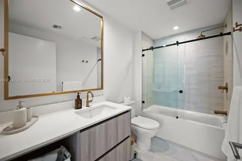77 SE 5th Street Miami FL 33131