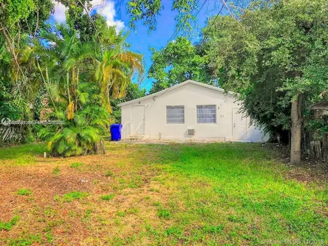 5647 NW 5th Court Miami FL 33127