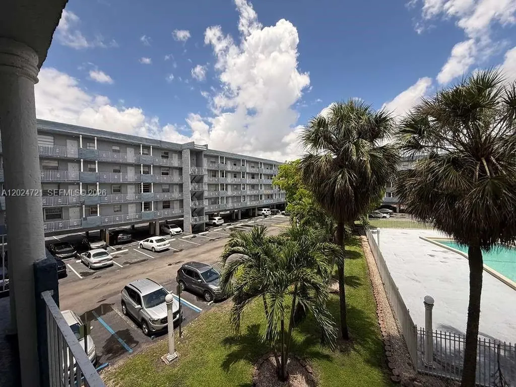1655 W 44th Place Hialeah FL 33012