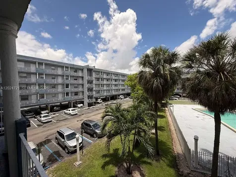 1655 W 44th Place Hialeah FL 33012