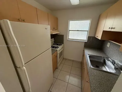 1655 W 44th Place Hialeah FL 33012