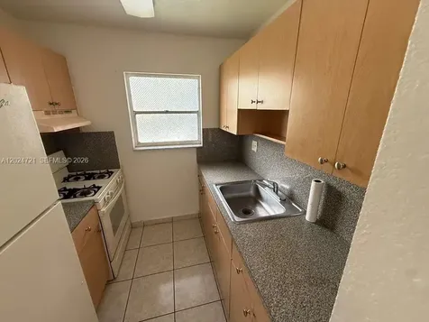 1655 W 44th Place Hialeah FL 33012