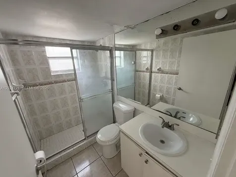 1655 W 44th Place Hialeah FL 33012
