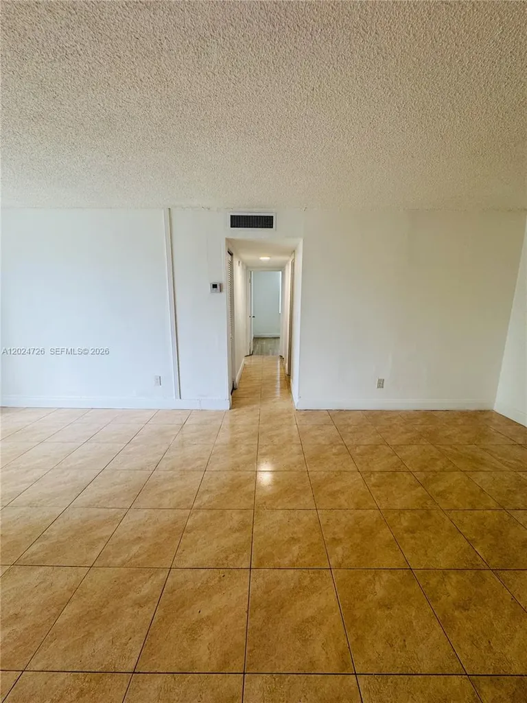 486 NW 165th St Road Miami FL 33169