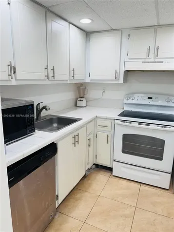 486 NW 165th St Road Miami FL 33169
