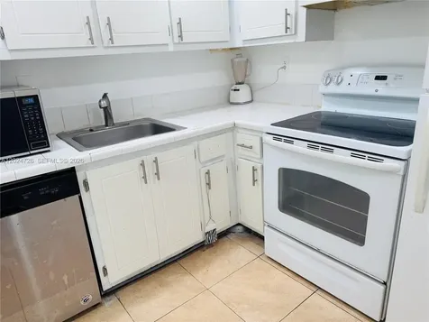 486 NW 165th St Road Miami FL 33169