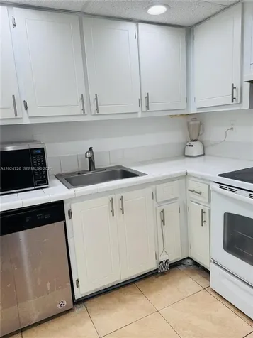 486 NW 165th St Road Miami FL 33169