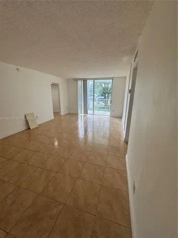 486 NW 165th St Road Miami FL 33169