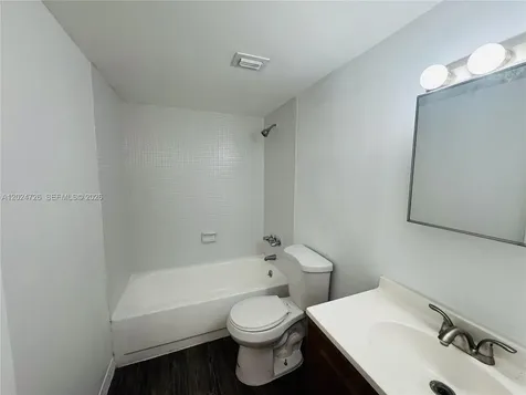 486 NW 165th St Road Miami FL 33169