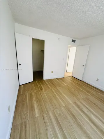 486 NW 165th St Road Miami FL 33169