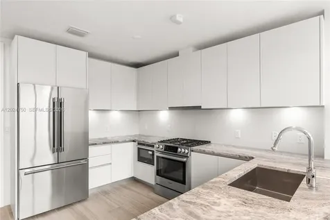 3034 Oak Avenue Miami FL 33133